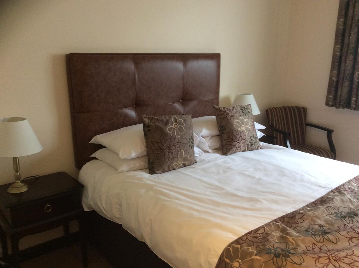 The Coach & Horses Inn Chislehampton Экстерьер фото
