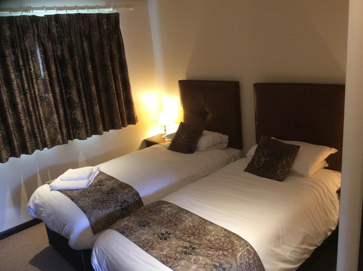 The Coach & Horses Inn Chislehampton Экстерьер фото